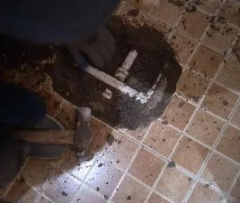 来宾市卫生间漏水维修公司为您分享下卫生间渗水如何处理及注意事项